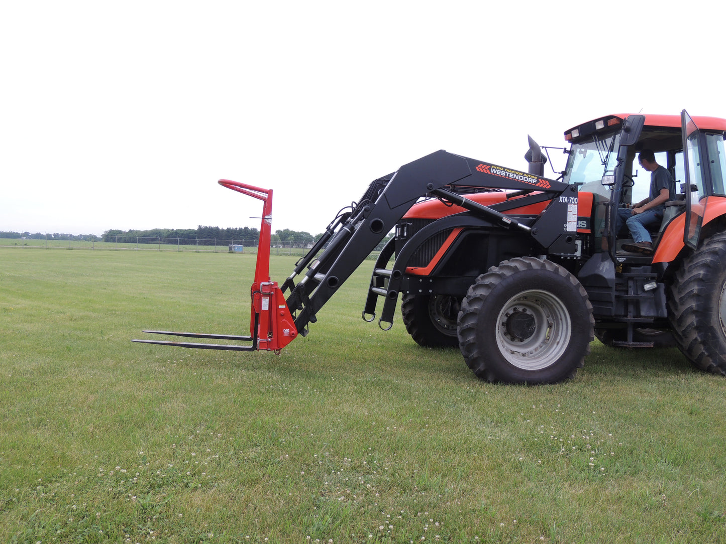 XTA-700 Extra Traction Action Series Loader